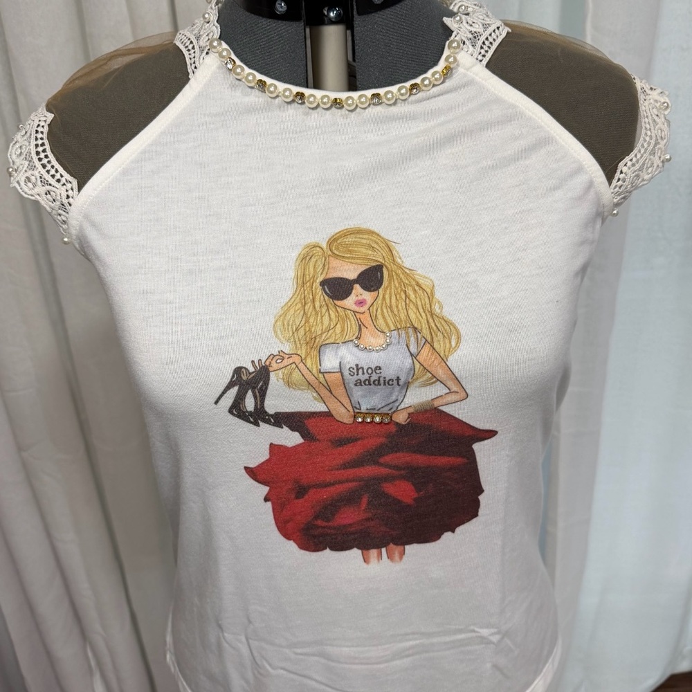Chic White Graphic Tee with Lace Sleeves